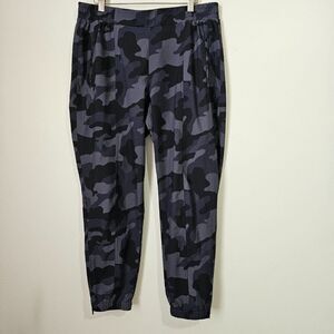 LIKE NEW OLD NAVY ACTIVE CAMO JOGGER PANTS SIZE LARGE